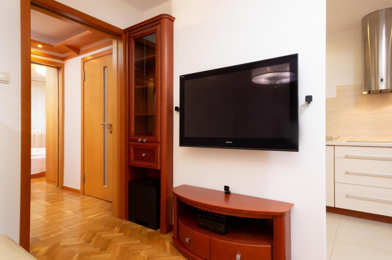 Two-Bedroom Family Apartment Esperanto Next To Klif By Noclegi Renters 바르샤바 외부 사진