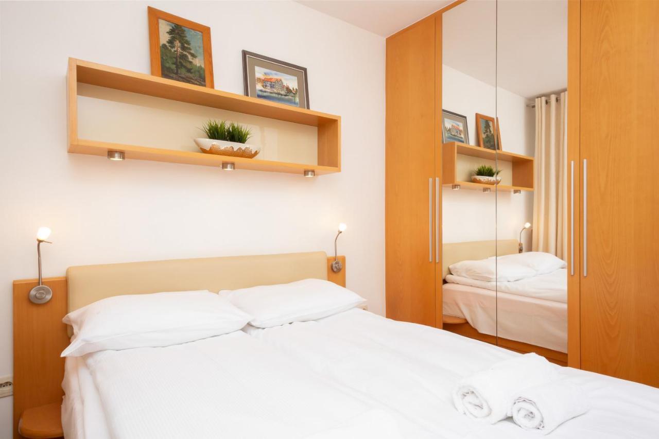 Two-Bedroom Family Apartment Esperanto Next To Klif By Noclegi Renters 바르샤바 외부 사진