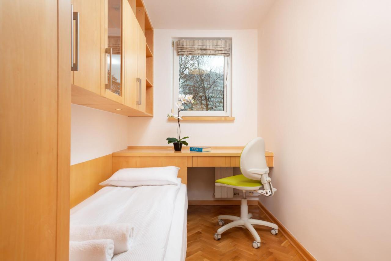 Two-Bedroom Family Apartment Esperanto Next To Klif By Noclegi Renters 바르샤바 외부 사진